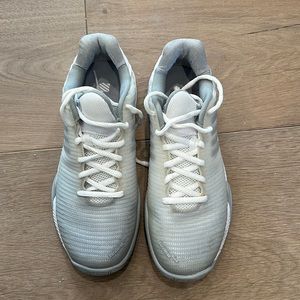 K-Swiss Court Performance Tennis Shoes. Size 8